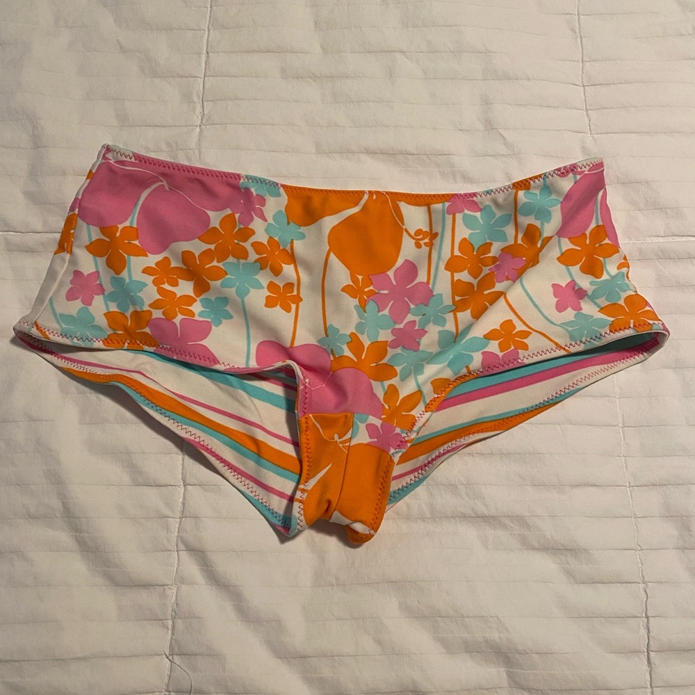 Reversible bikini bottoms